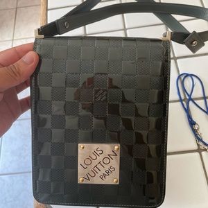 Authentic LOUIS VUITTON Damier Vernis Green Club Shoulder Handbag